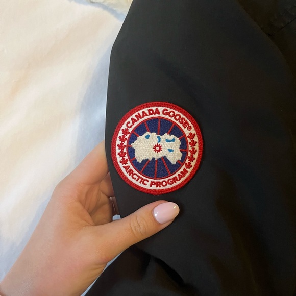 Beautiful Canada Goose Knee Length Parka - Picture 5 of 7